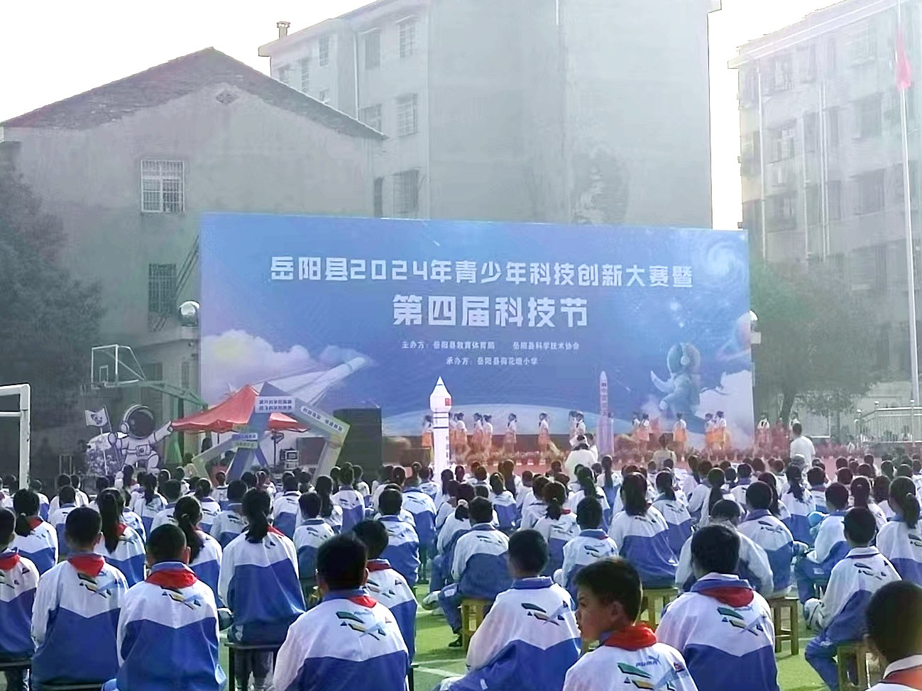 开云(电子官方网站)KAIYUN宣传车亮相“岳阳县2024年青少年科技创新大赛暨第四届科技节”